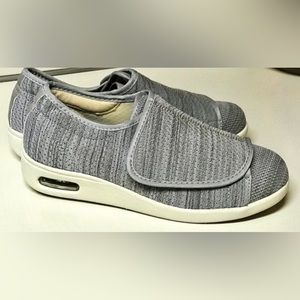 Women's 6.5 Memory Foam Velcro Closure YOUYUN Lightweight Shoes